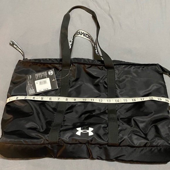 NWT! Under Armour Duffle Bag Black and White PERFECT for gym or over night trips - Picture 4 of 13